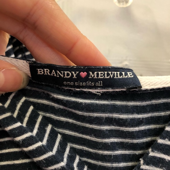 Brandy Melville Layla Hoodie - Picture 5 of 6
